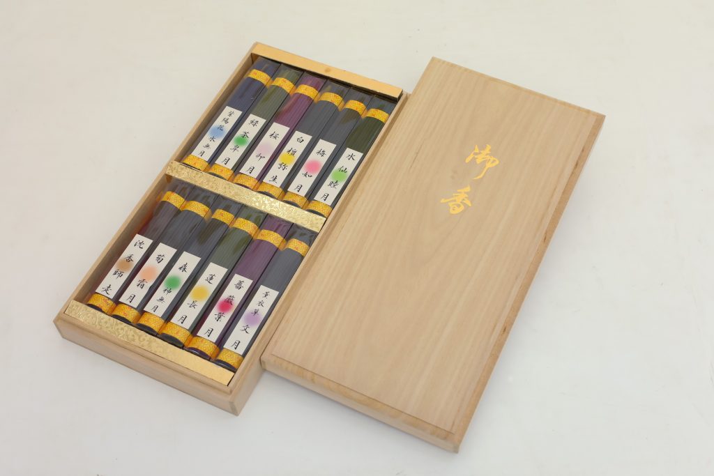 Baikundo Seasonal Low-Smoke Incense Set Paulownia Box (1327)