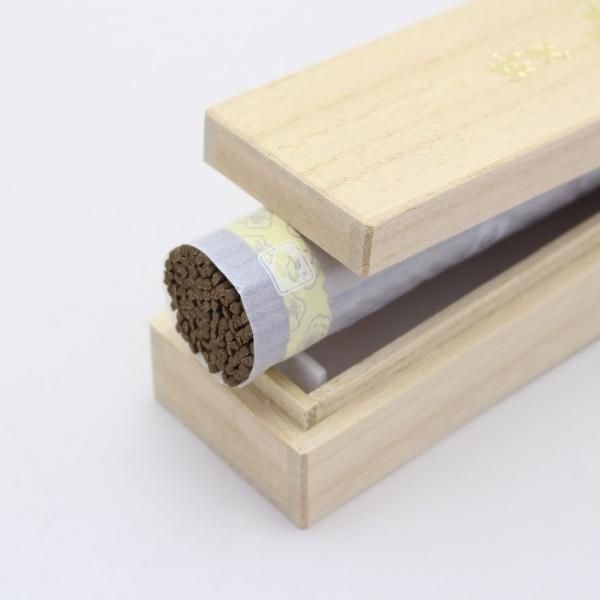Baieido Tokusen Shukokoku with Paulownia Box 105 sticks (582-1)