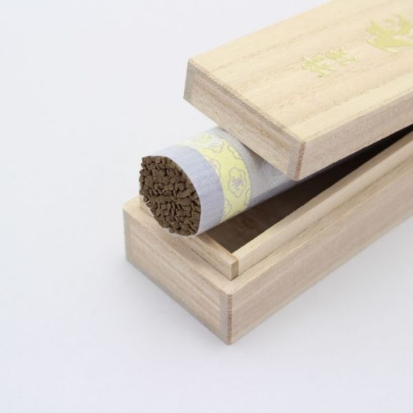 Baieido Tokusen Shukokoku with Paulownia Box 105 sticks (582-1)