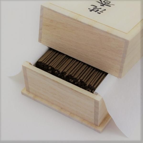 Baieido Jinko Koen Agarwood Incense, Paulownia Box (#952)