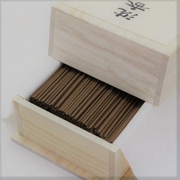 Baieido Jinko Kunsyo Agarwood Incense, Paulownia Box (#962)