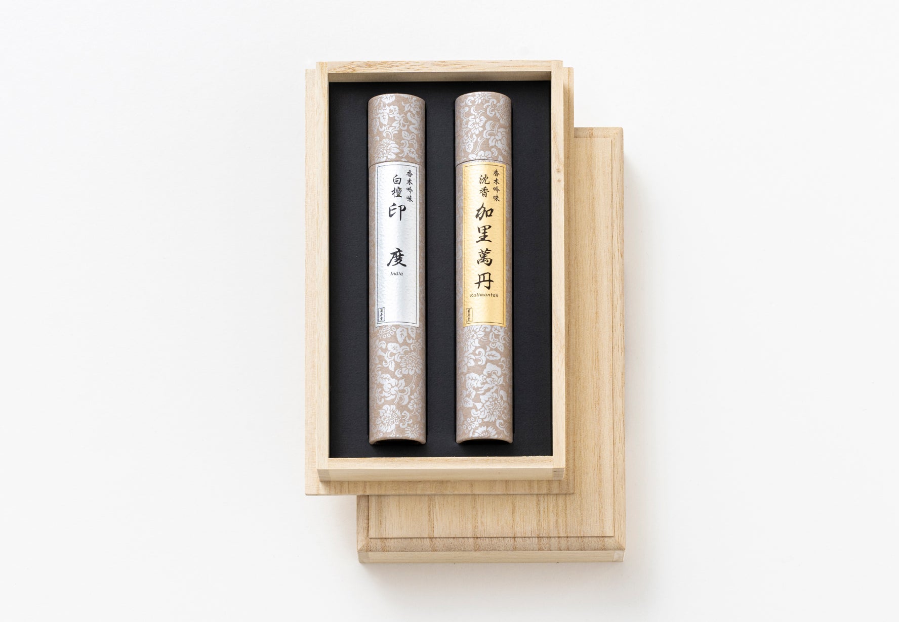 Kikujudo Koboku Ginmi Agarwood (Kalimantan) & Sandalwood (India) 1 bundle each (12034)
