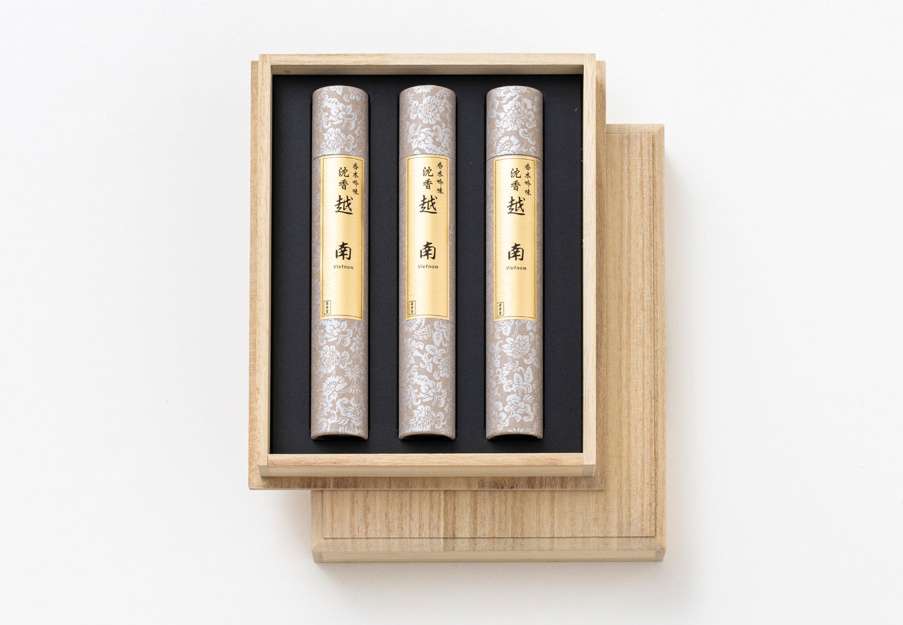 Kikujudo Koboku Ginmi Agarwood (Vietnam) 3 bundles (13111)