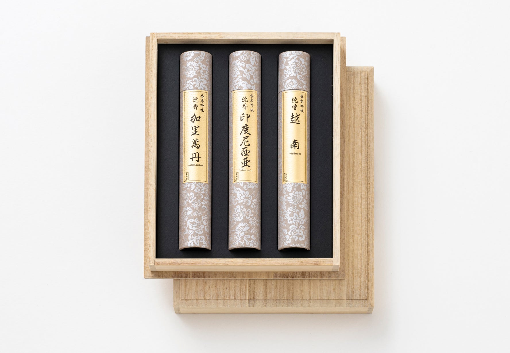 Kikujudo Koboku Ginmi Agarwood (Vietnam, Indonesia & Kalimantan) 1 bundle each (13123)