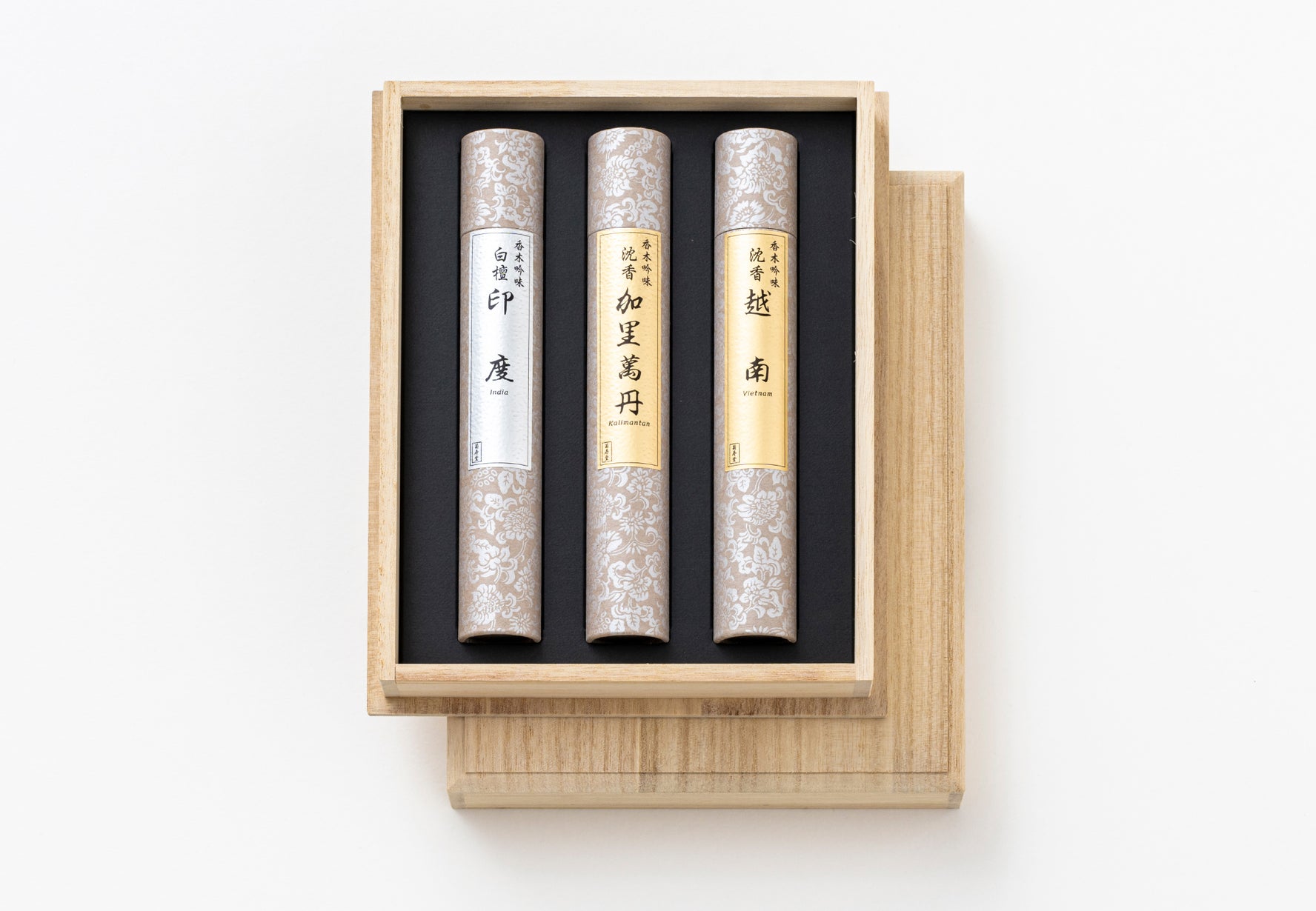 Kikujudo Koboku Ginmi Agarwood (Vietnam, Kalimantan) & Sandalwood (India) 1 bundle each (13134)
