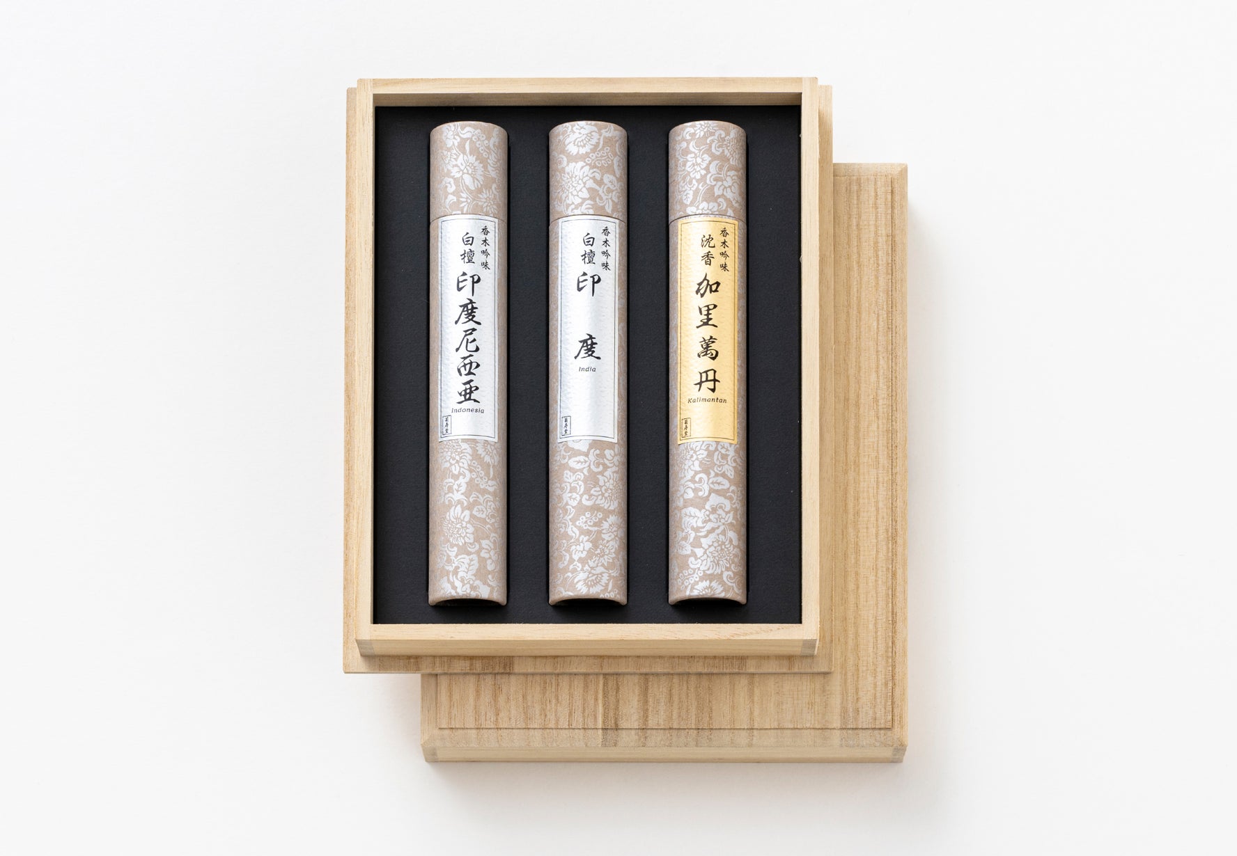 Kikujudo Koboku Ginmi Agarwood (Kalimantan) & Sandalwood (India, Indonesia) 1 bundle each (13345)
