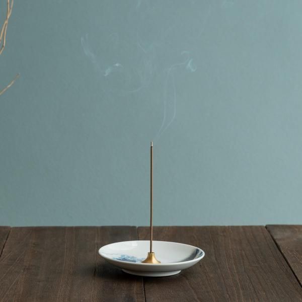 Baieido Arita Porcelain Incense Holder The Great Wave off Kanagawa (Hokusai) (#670)