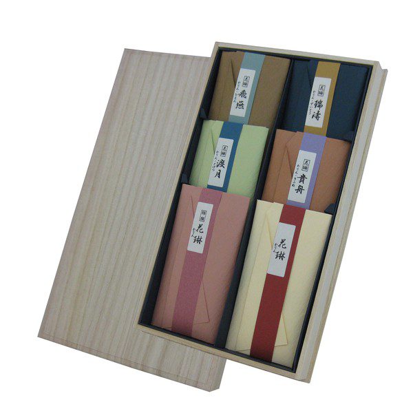 Kunjudo Karin Monogatari Assortment with Paulownia Box 5022 (5022)