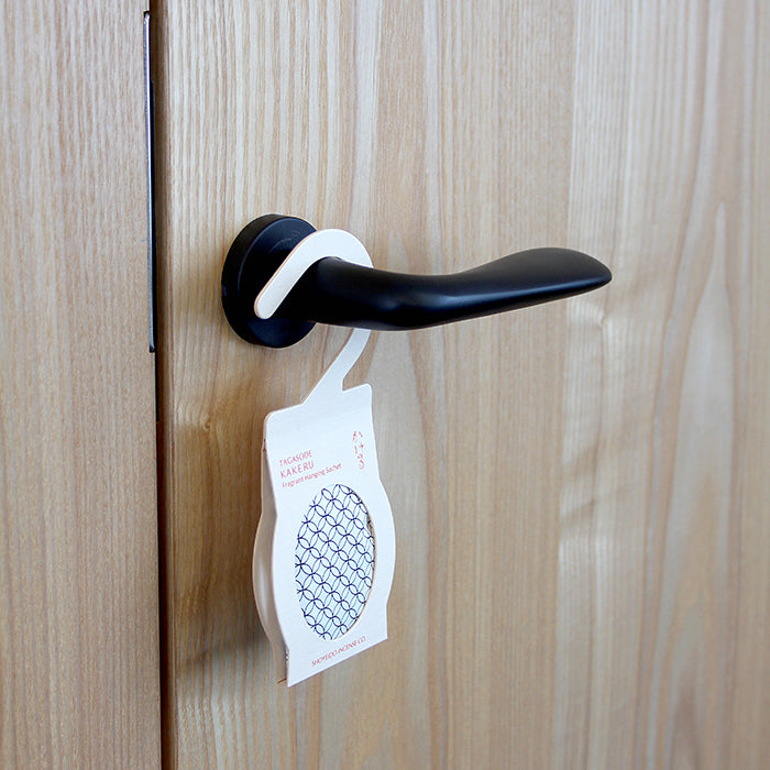 Shoyeido Tagasode Hanging Scented Sachet Kakeru Beige (519511)