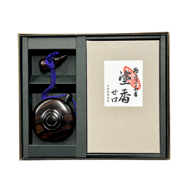 Yamadamatsu Amakuchi Zukoh Body Powder 12g & Zukoh Container Ebony Gift Set (73109)