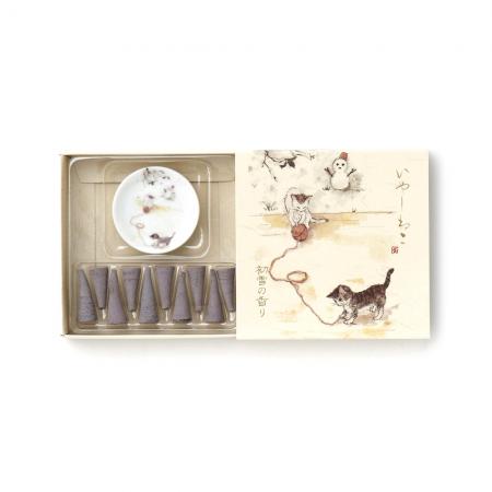 Kousaido Iyashi Neko (Gentle Cat Moments) Scent of First Snow 15 cones with Incense Plate (NEC-08)