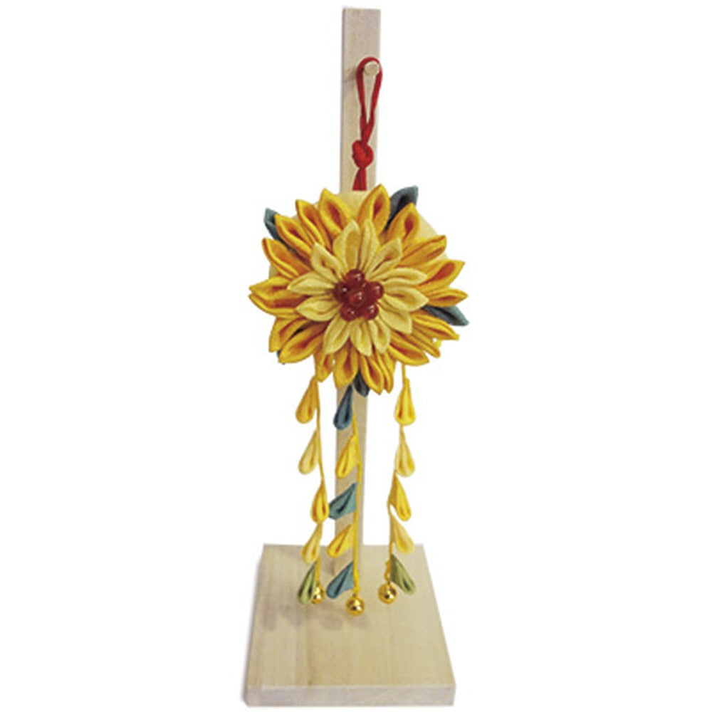 Yamadamatsu Tsumami Koh-kazari Chrysanthemum Sachet with Stand (81584)