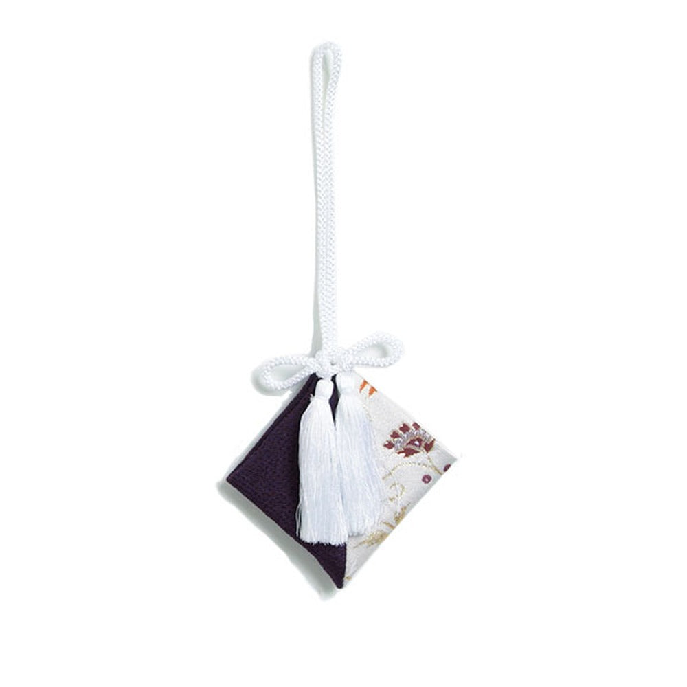 Yamadamatsu Kakekoh Karakusa Hanging Sachet (81716)