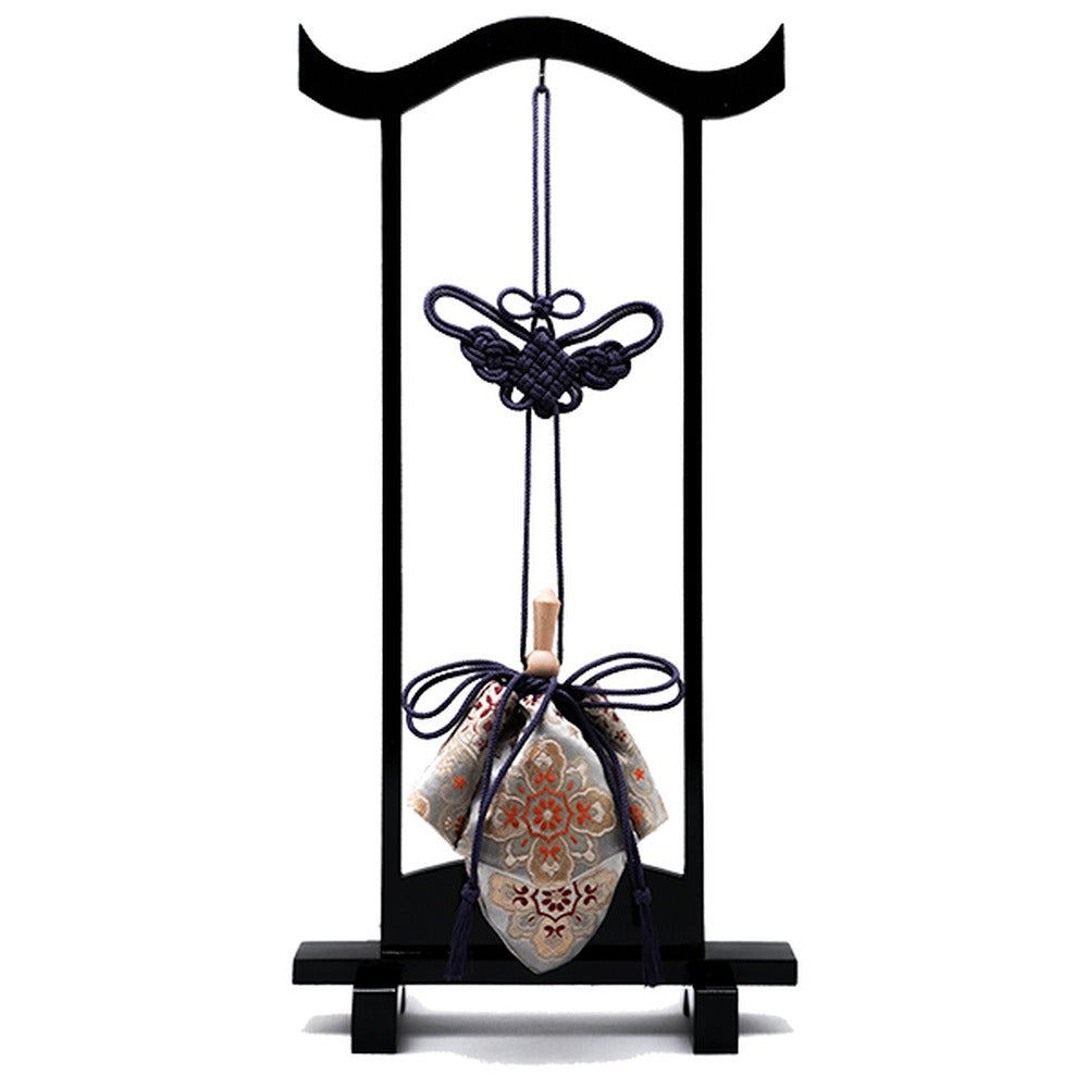 Yamadamatsu Kariroku Gokuhin Ornament with Hanging Stand Gift Set Purple Cord Flower Crest (81809-12)