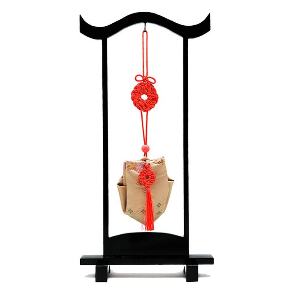 Yamadamatsu Kariroku Jouhin Decorative Hanging Stand Set Red Cord Chrysanthemum with Shippo Pattern (81803-4)