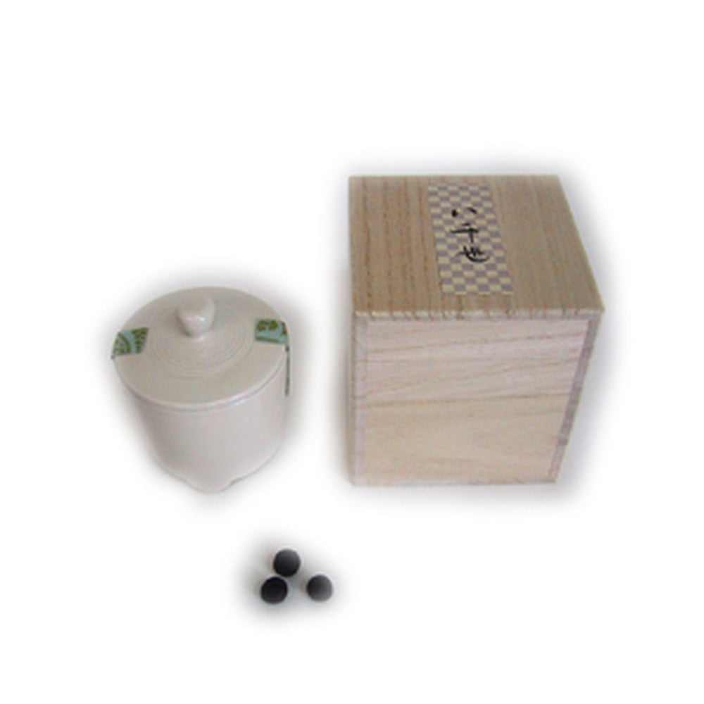 Yamadamatsu Yachiyo Neriko Kneaded Incense in Jar (68723)
